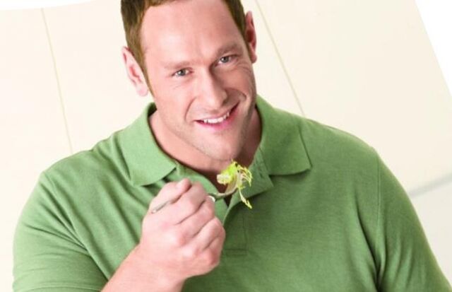 vīrietis ēd dārzeņus ar prostatītu